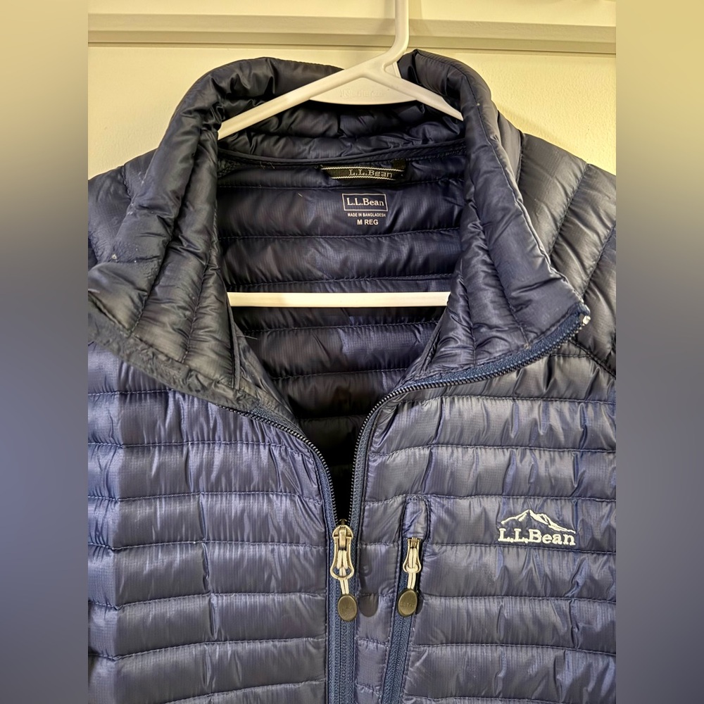 L.L. Bean Men's Deep Blue Quilted Puffer Jacket - Picture 3 of 4